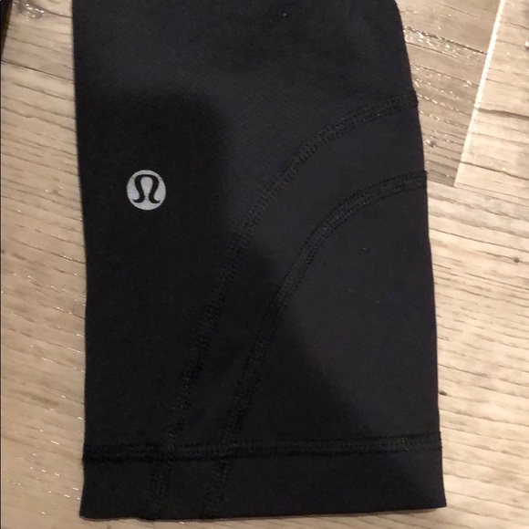 Lulu Lemon Black Workout Leggings - Picture 5 of 7